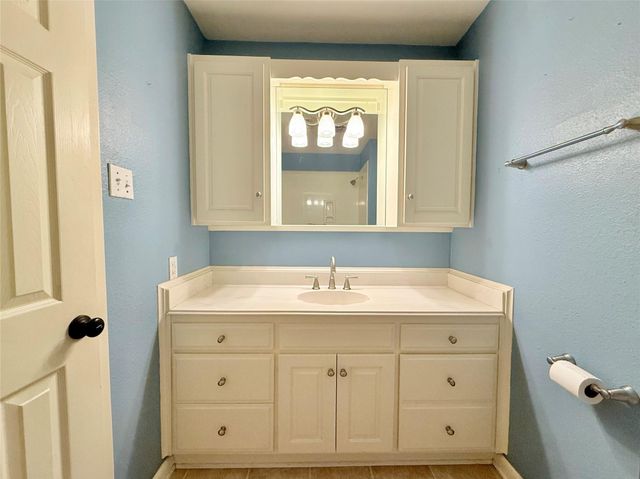 204 Hillcrest Drive, Alvin, TX 77511