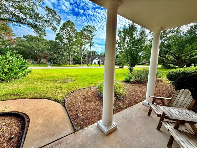 204 Hillcrest Drive, Alvin, TX 77511