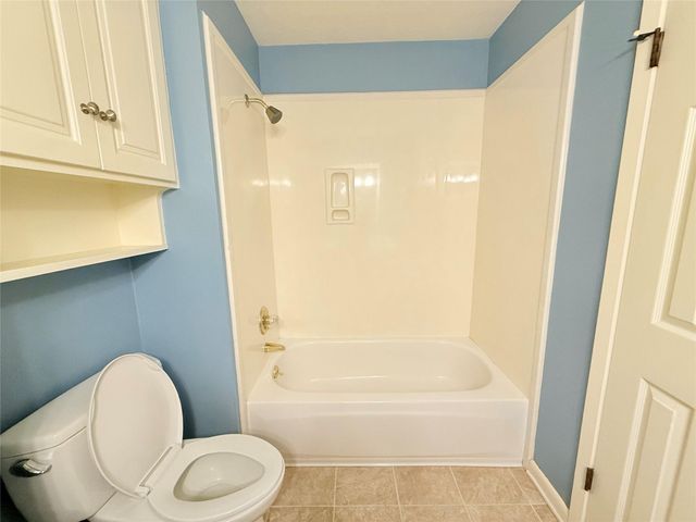 204 Hillcrest Drive, Alvin, TX 77511