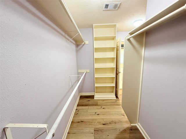 204 Hillcrest Drive, Alvin, TX 77511