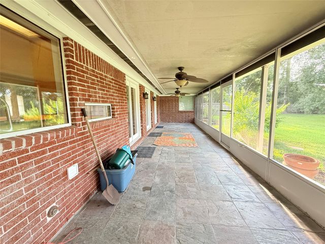 204 Hillcrest Drive, Alvin, TX 77511