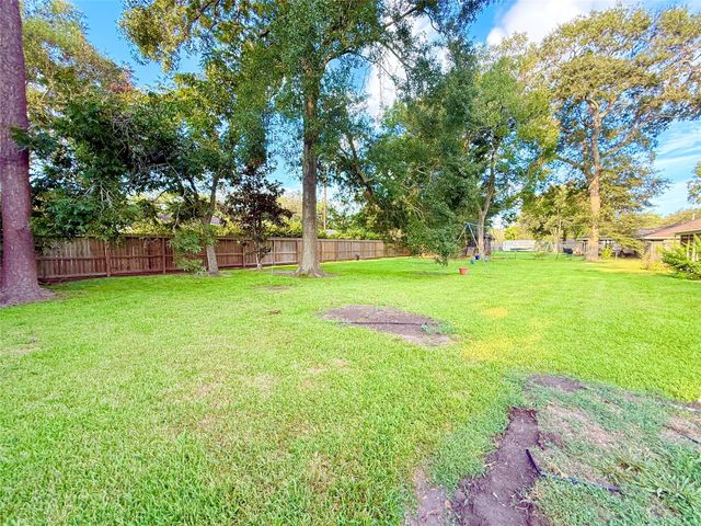 204 Hillcrest Drive, Alvin, TX 77511