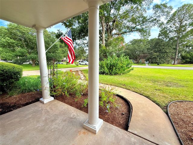 204 Hillcrest Drive, Alvin, TX 77511