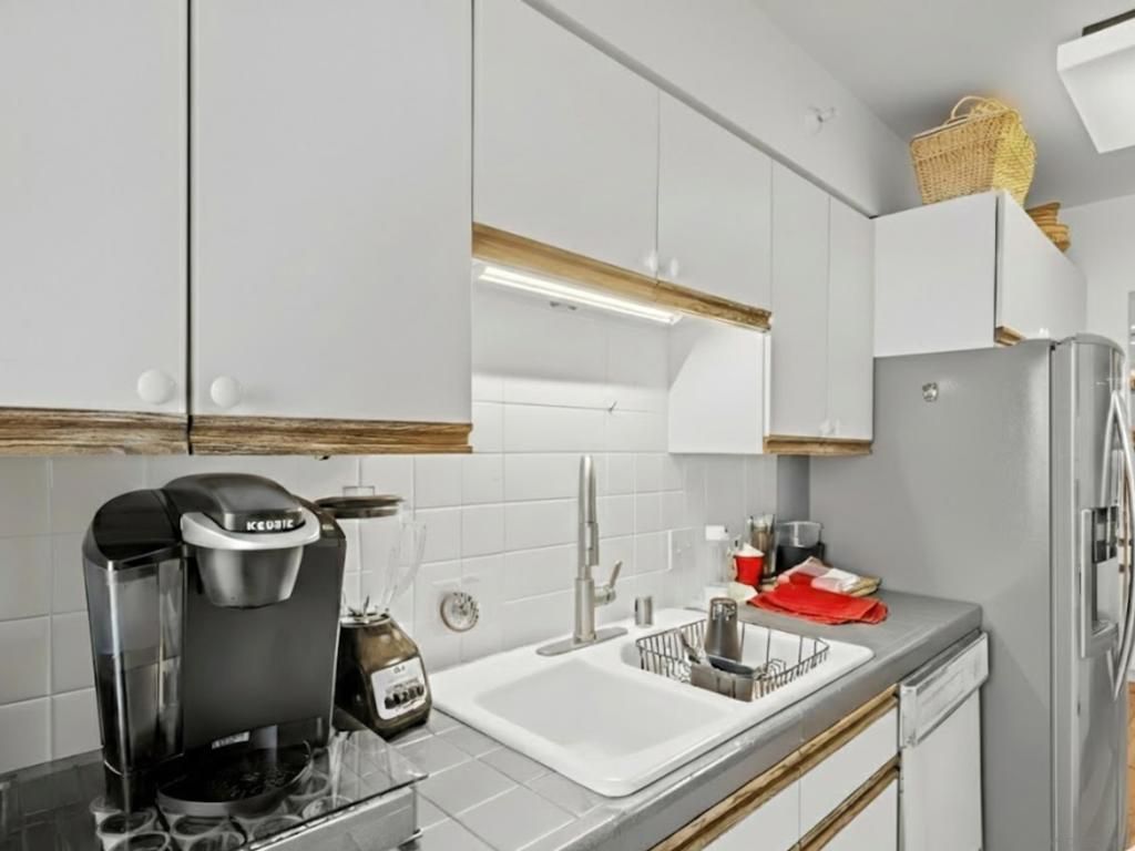 Image 10 of property listing at 1750 Avenida Del Mundo 309, Coronado, CA 92118