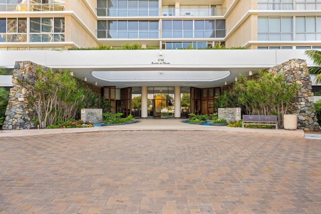 Image 21 of property listing at 1750 Avenida Del Mundo 309, Coronado, CA 92118