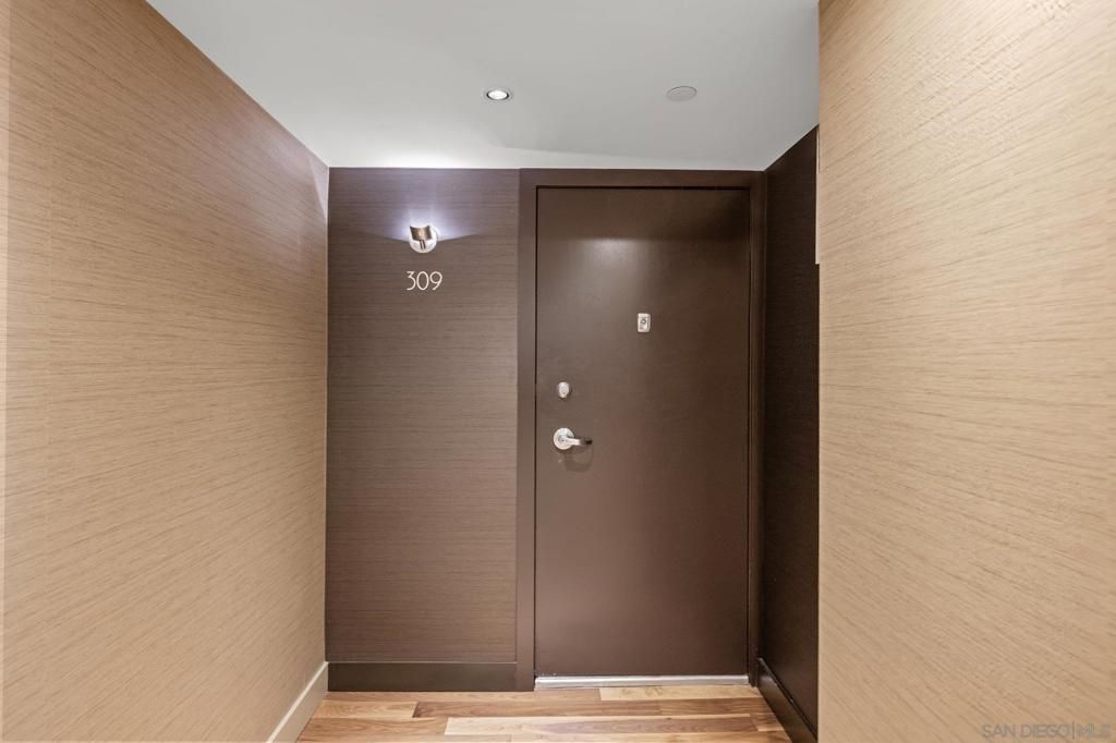Image 22 of property listing at 1750 Avenida Del Mundo 309, Coronado, CA 92118