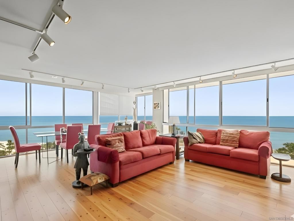 Image 4 of property listing at 1750 Avenida Del Mundo 309, Coronado, CA 92118