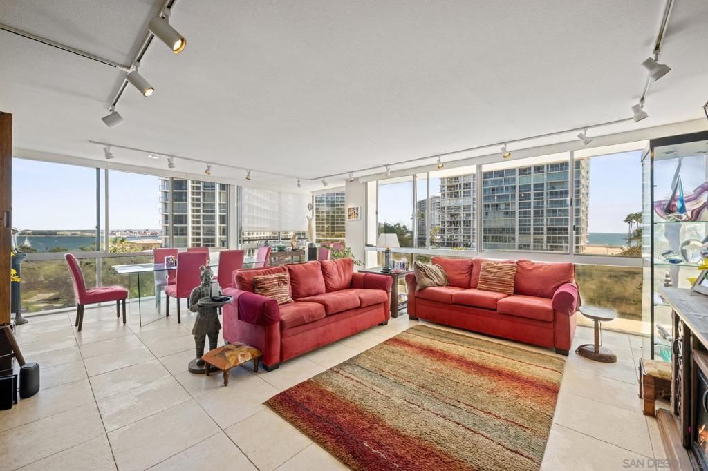 Image 5 of property listing at 1750 Avenida Del Mundo 309, Coronado, CA 92118