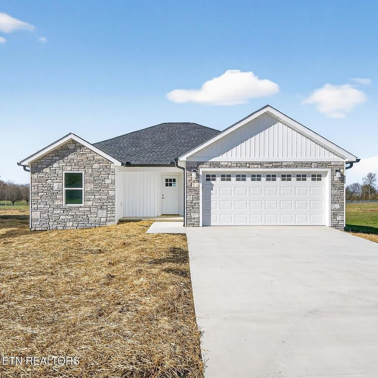 1311 Cook Rd, Crossville, TN 38555