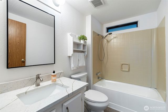 2410 92nd Court SE, Olympia, WA 98501