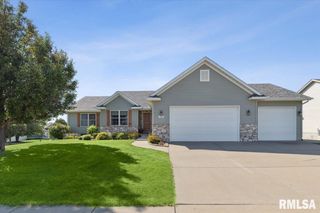 1301 W 62ND Court, Davenport, IA 52806