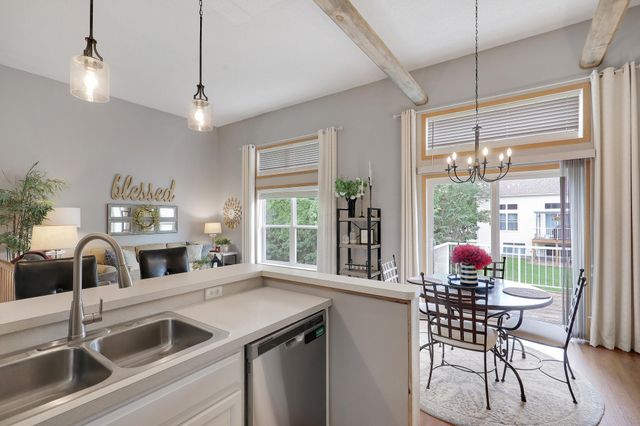 2186 Woodcrest Drive, Woodbury, MN 55129