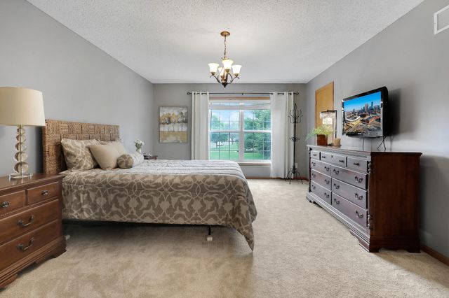 2186 Woodcrest Drive, Woodbury, MN 55129
