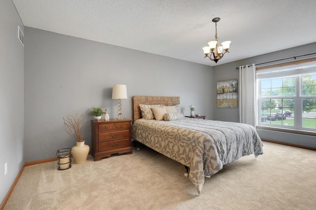 2186 Woodcrest Drive, Woodbury, MN 55129