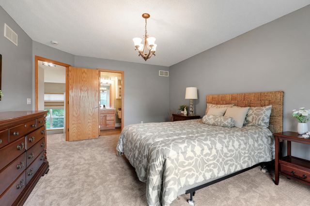 2186 Woodcrest Drive, Woodbury, MN 55129