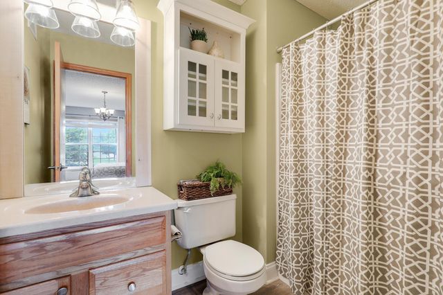 2186 Woodcrest Drive, Woodbury, MN 55129