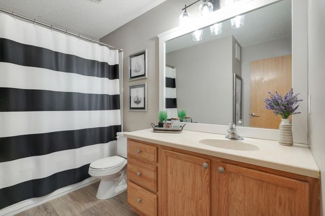 2186 Woodcrest Drive, Woodbury, MN 55129