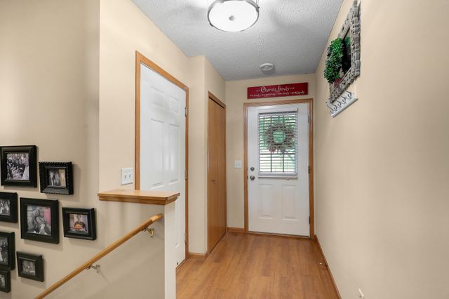 2186 Woodcrest Drive, Woodbury, MN 55129