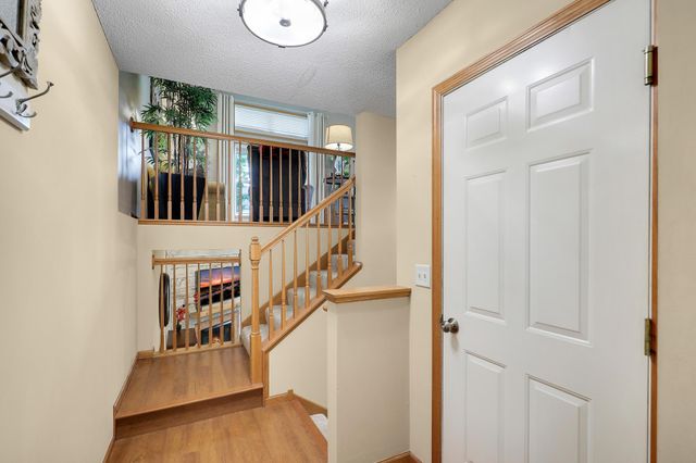 2186 Woodcrest Drive, Woodbury, MN 55129