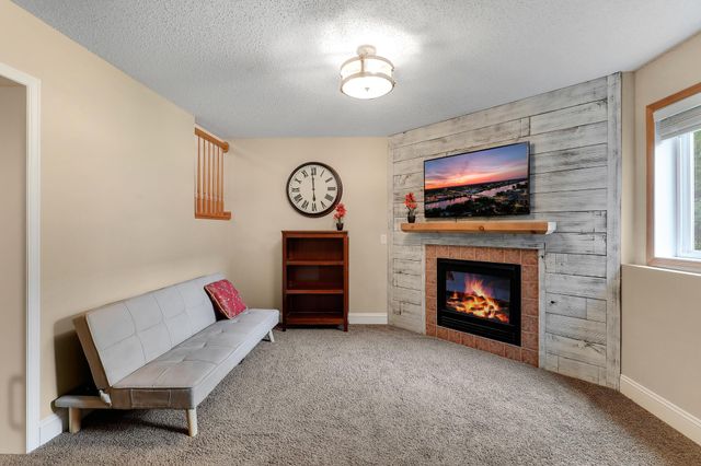 2186 Woodcrest Drive, Woodbury, MN 55129