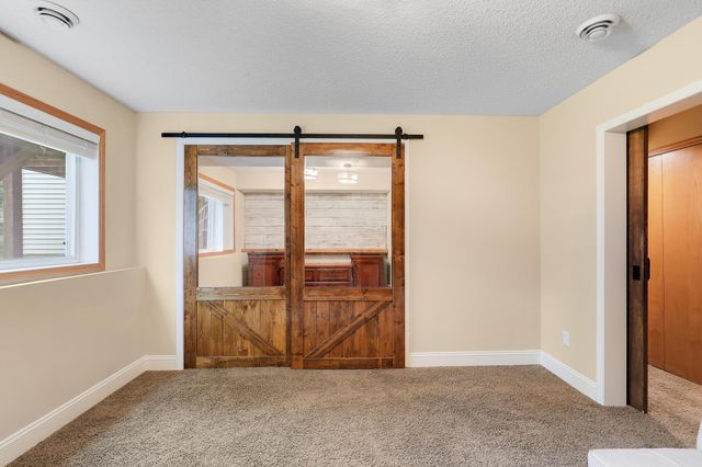 2186 Woodcrest Drive, Woodbury, MN 55129