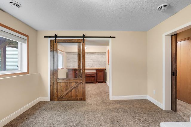 2186 Woodcrest Drive, Woodbury, MN 55129