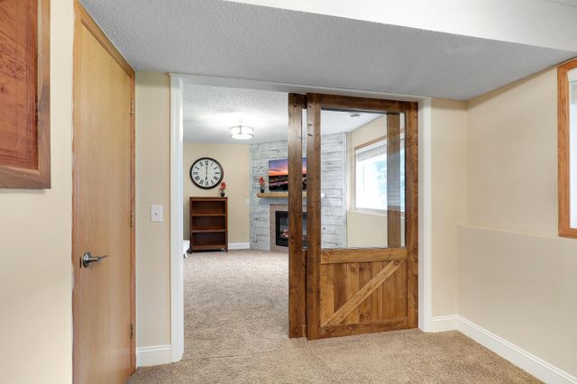 2186 Woodcrest Drive, Woodbury, MN 55129