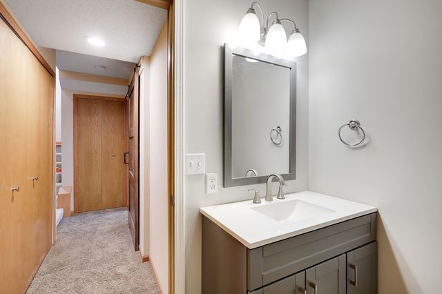 2186 Woodcrest Drive, Woodbury, MN 55129