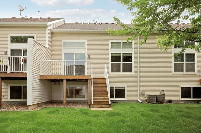 2186 Woodcrest Drive, Woodbury, MN 55129