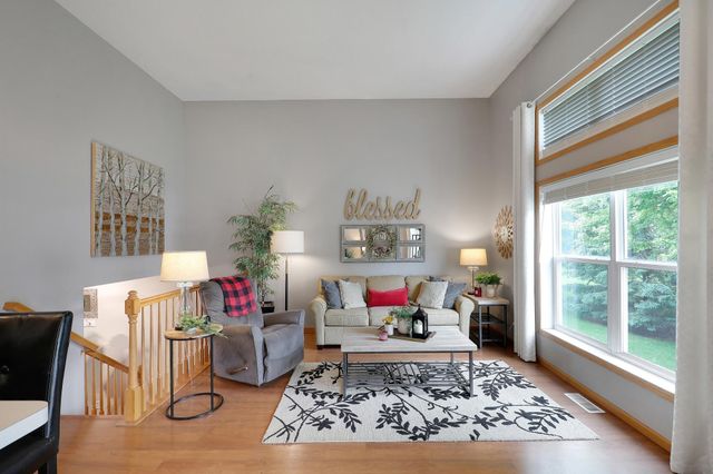 2186 Woodcrest Drive, Woodbury, MN 55129