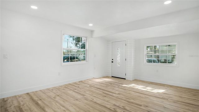 3925 W ROBSON STREET, Tampa, FL 33614