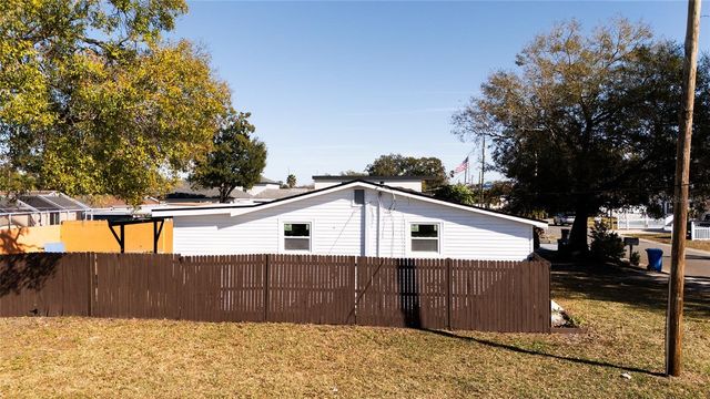 3925 W ROBSON STREET, Tampa, FL 33614