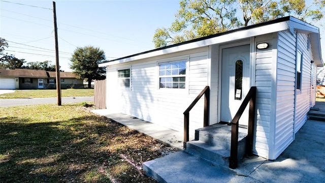 3925 W ROBSON STREET, Tampa, FL 33614
