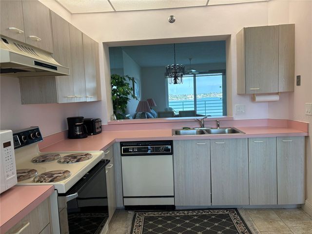 7979 SAILBOAT KEY BOULEVARD S 306, South Pasadena, FL 33707