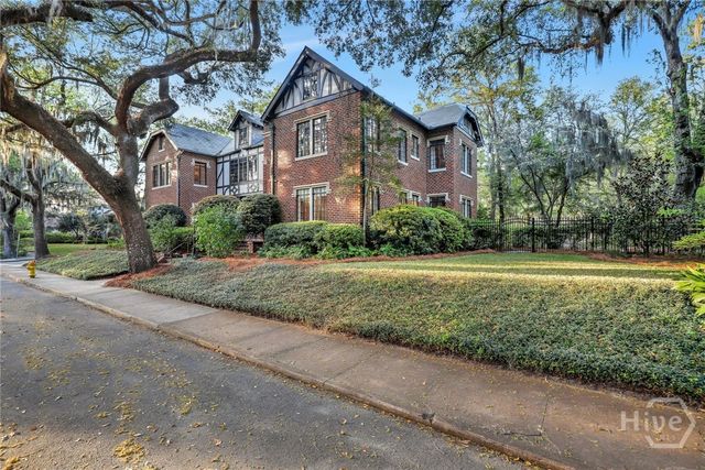 302 E 46th Street, Savannah, GA 31405