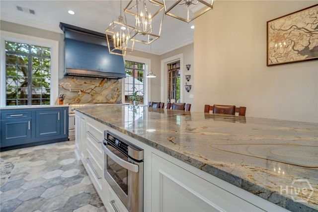 302 E 46th Street, Savannah, GA 31405