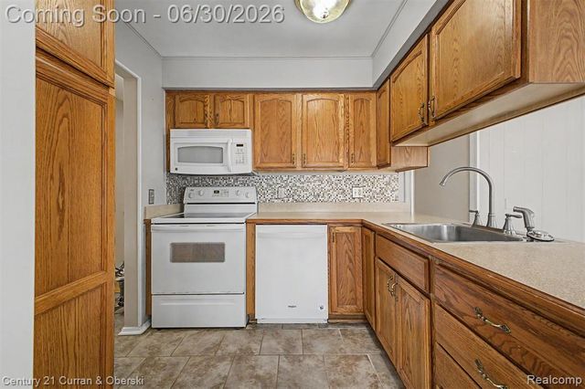 42519 Applecreek Drive, Plymouth, MI 48170