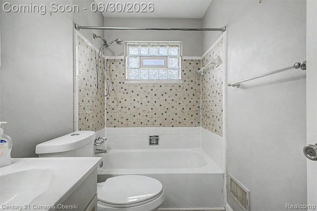 42519 Applecreek Drive, Plymouth, MI 48170