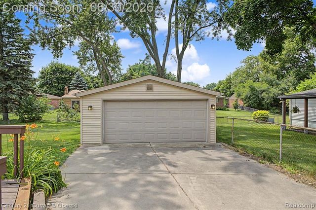 42519 Applecreek Drive, Plymouth, MI 48170