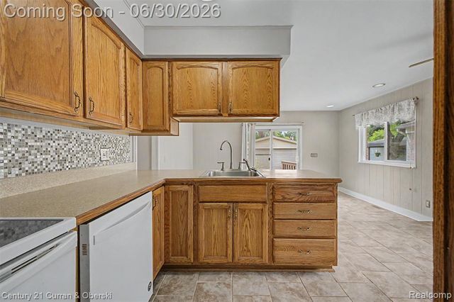 42519 Applecreek Drive, Plymouth, MI 48170