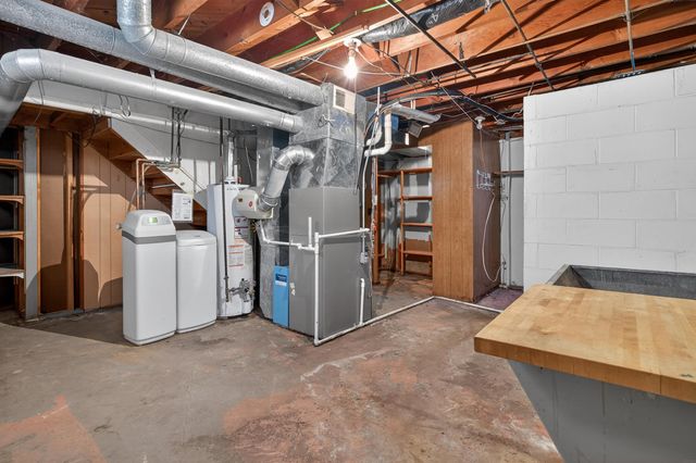 3228 Rownd St Street, Cedar Falls, IA 50613