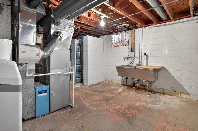 3228 Rownd St Street, Cedar Falls, IA 50613