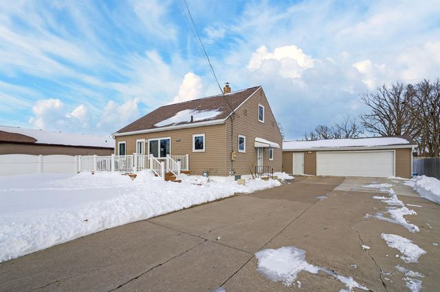 3228 Rownd St Street, Cedar Falls, IA 50613