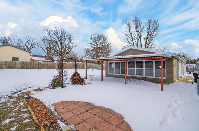 3228 Rownd St Street, Cedar Falls, IA 50613