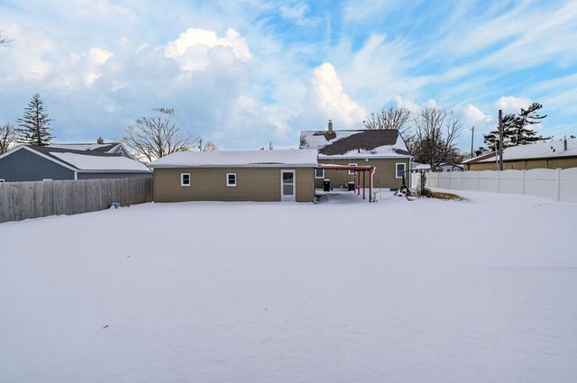 3228 Rownd St Street, Cedar Falls, IA 50613