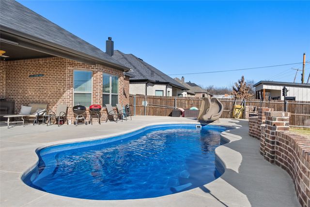 712 Hackamore Street, White Settlement, TX 76108