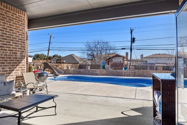 712 Hackamore Street, White Settlement, TX 76108