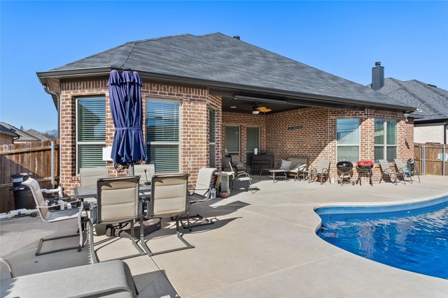 712 Hackamore Street, White Settlement, TX 76108