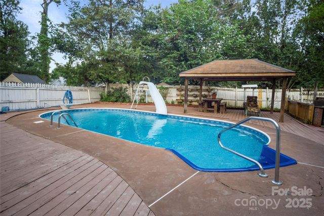 6545 Woodthrush Drive, Charlotte, NC 28227