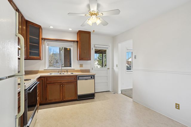 700 Hayward Avenue, Streamwood, IL 60107